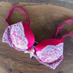Victoria secret very sexy style push up bra.